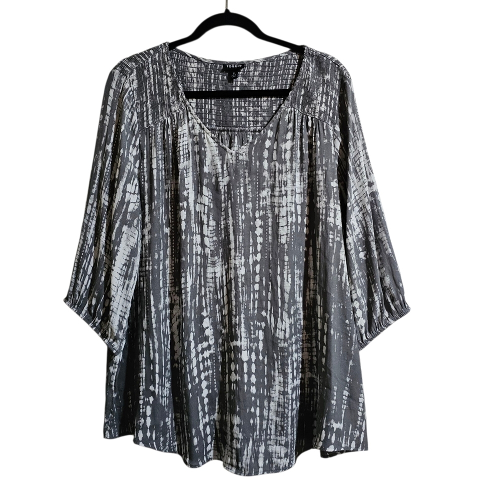 Torrid Smocked Tunic Top 3/4 Sleeves Gray And White Soft Womens 2X